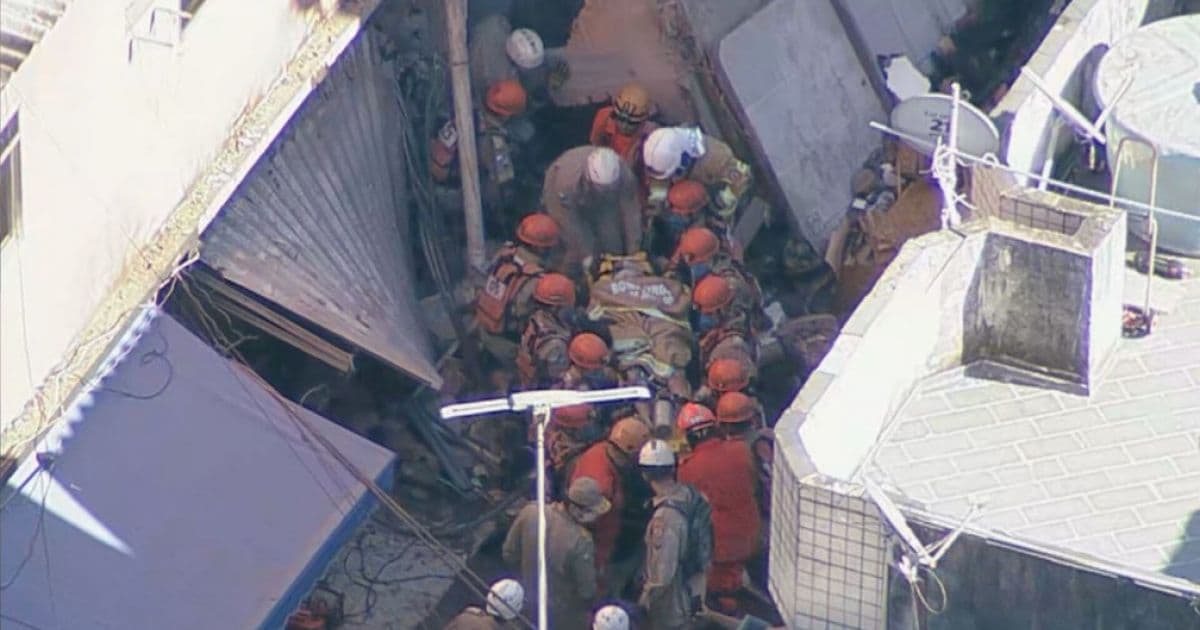 Criança morre e pelo menos quatro pessoas são resgatas após desabamento de prédio no RJ