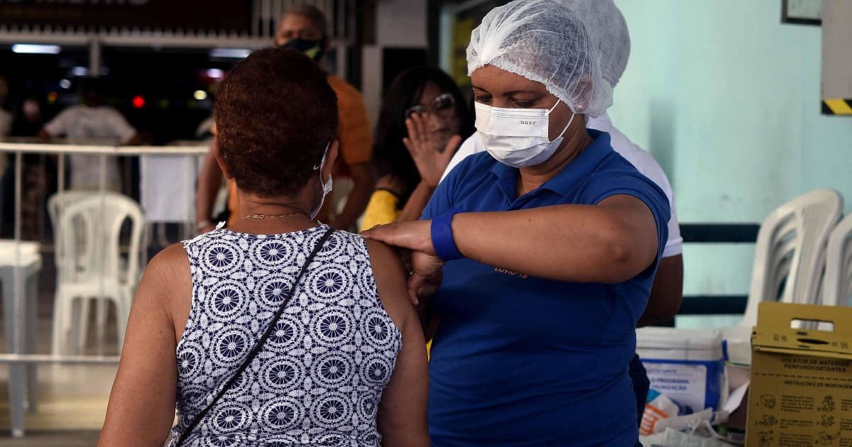 Vacinação contra Covid-19 desta terça será exclusiva para residentes na capital baiana