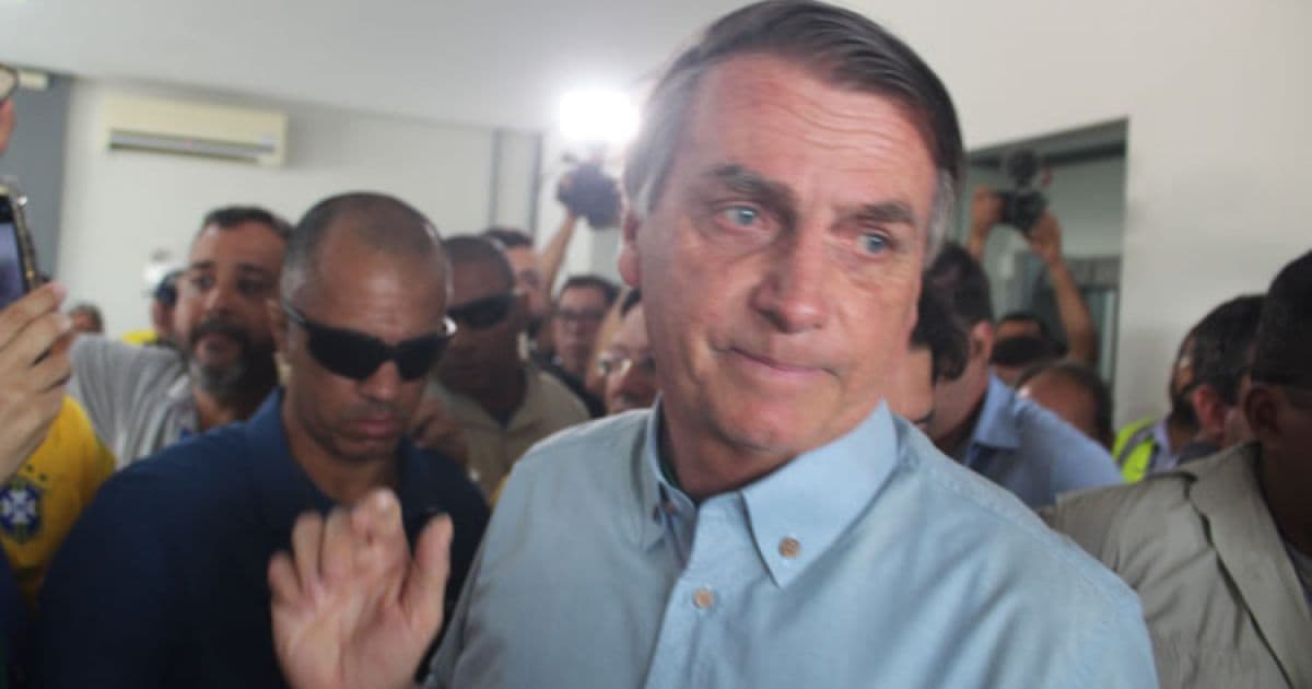 Bolsonaro chega no aeroporto de Guanambi para cumprir agenda na Bahia