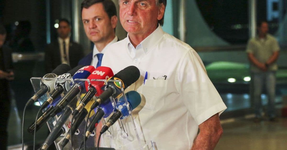 Bolsonaro queria radicalizar e propor adiamento da eleição, diz colunista