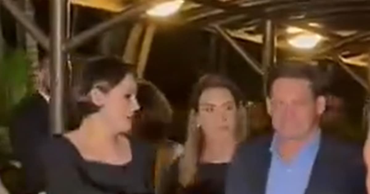 VÍDEO: Ao lado de Michelle Bolsonaro, Roberta e João Roma participam de jantar do PL em Brasília