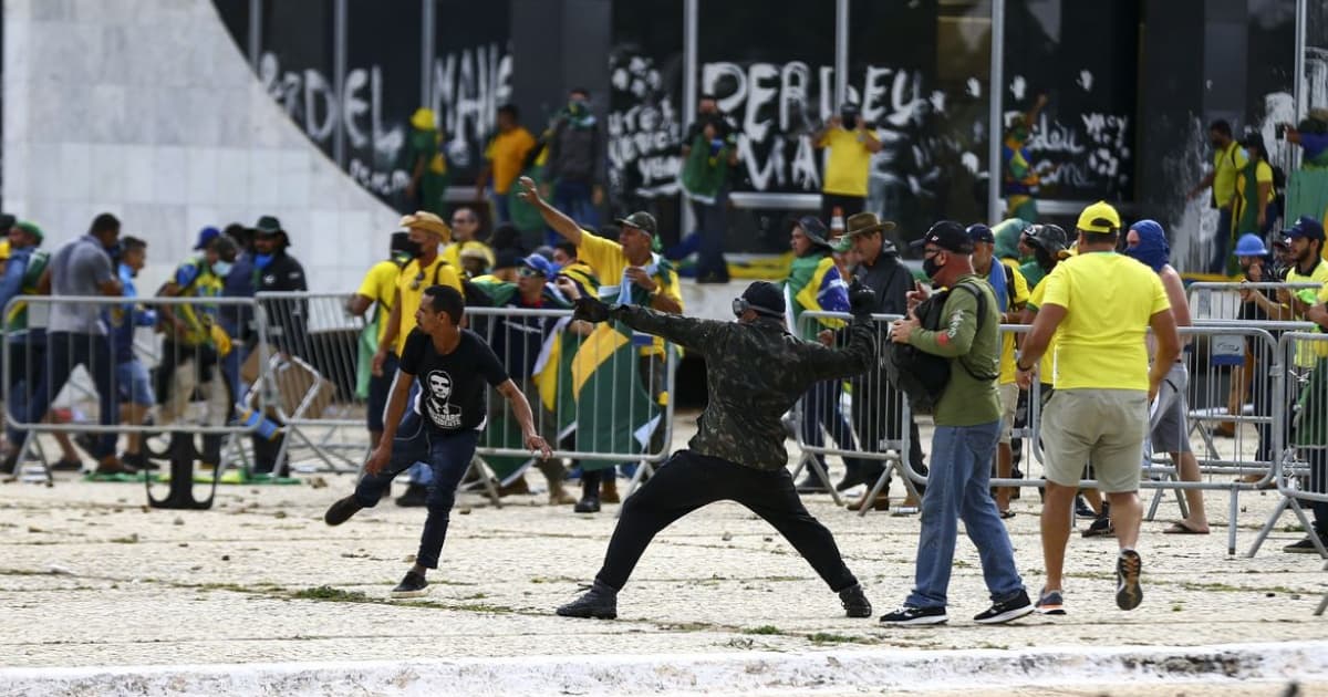 Bolsonaristas voltam a sugerir vitória de Bolsonaro nas eleições; ex-presidente teria "vencido" com 73% dos votos