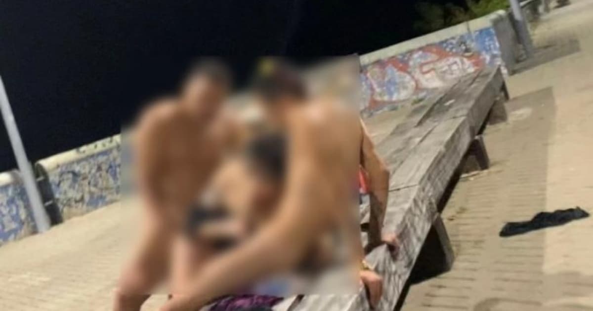 VÍDEO: Trio é flagrado fazendo sexo grupal em calçadão de praia em Fortaleza