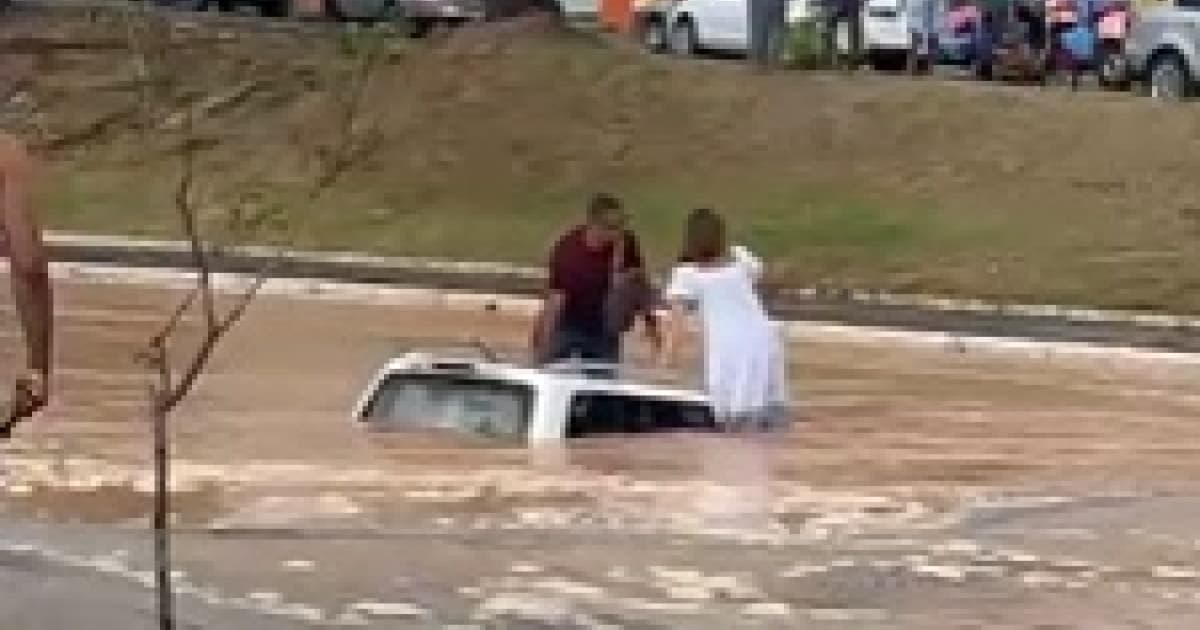 Embasa interrompe abastecimento de água perto de circuito de carnaval após rompimento de adutora 