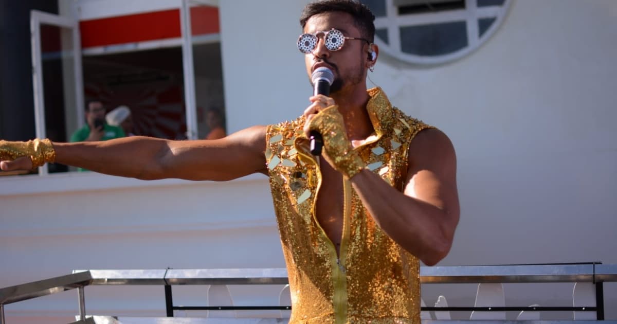 Maquinista Dourado, Lincoln Senna comemora aniversário e agita foliões no Barra-Ondina