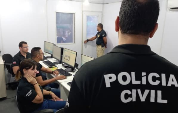 PM prende advogada após ofensas racistas contra policial no Circuito Barra-Ondina