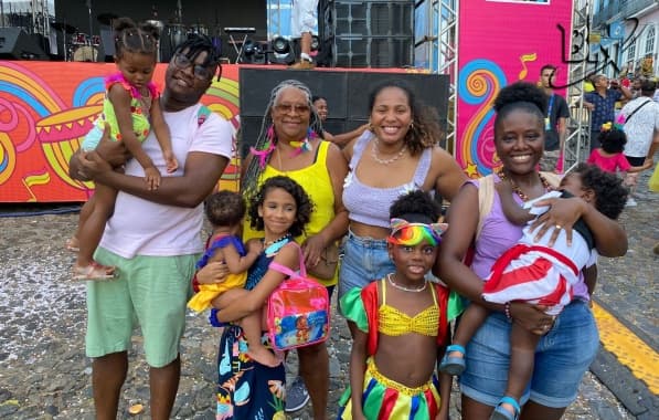 Seguro e tranquilo, Circuito Batatinha, no Pelourinho, atrai famílias com idosos e crianças para curtir o Carnaval de Salvador