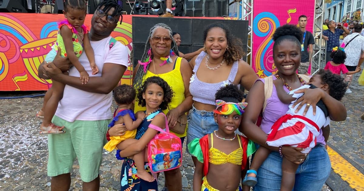 Seguro e tranquilo, Circuito Batatinha, no Pelourinho, atrai famílias com idosos e crianças para curtir o Carnaval de Salvador