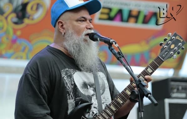 Autor de sucessos, Márcio Mello se apresenta em largo do Pelourinho