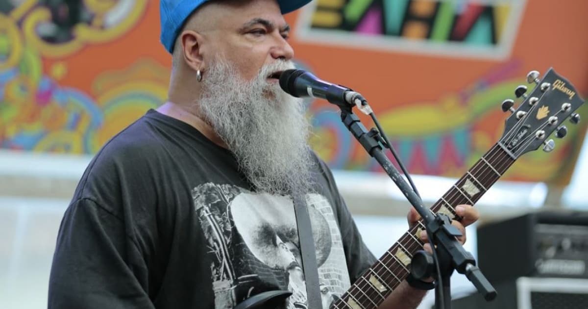 Autor de sucessos, Márcio Mello se apresenta em largo do Pelourinho