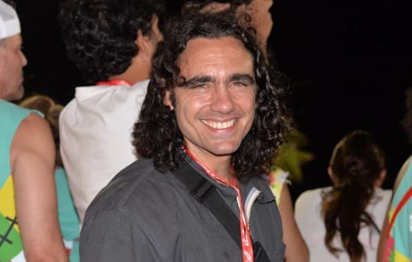 Amigo de Gil, ex-jogador argentino Sorín curte carnaval no Expresso 2222
