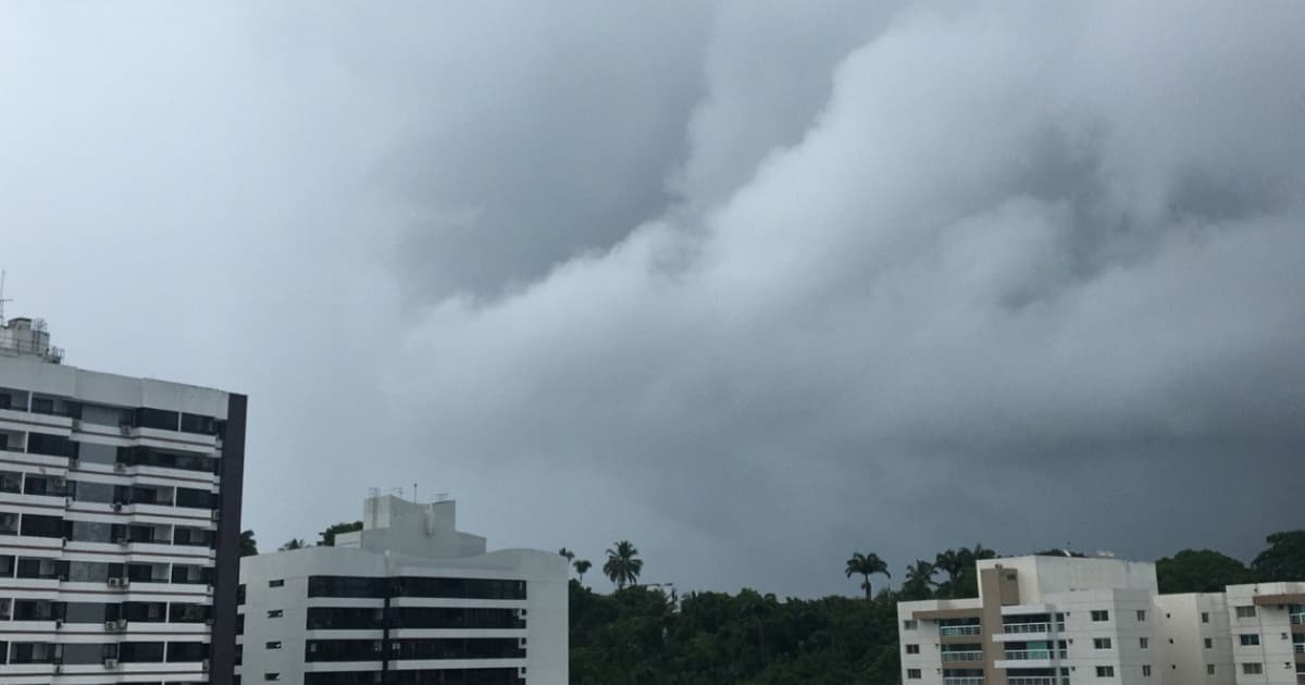 Diretor da Codesal diz que chuva em Salvador deve perder intensidade no início da tarde