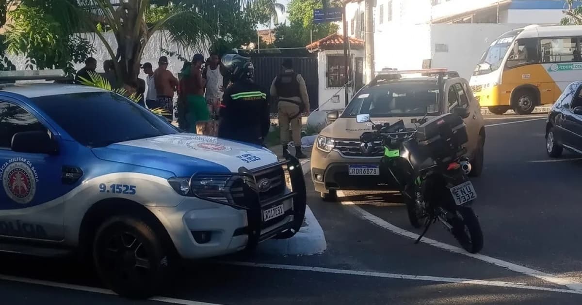 Vídeo flagra momento em que jovem é assassinada a tiros no Farol de Itapuã; turista também é baleado