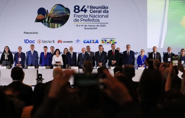 Lula afirma que vai investir R$ 23 bi em infraestrutura em 2023 e pede concessão de terras públicas para moradias populares