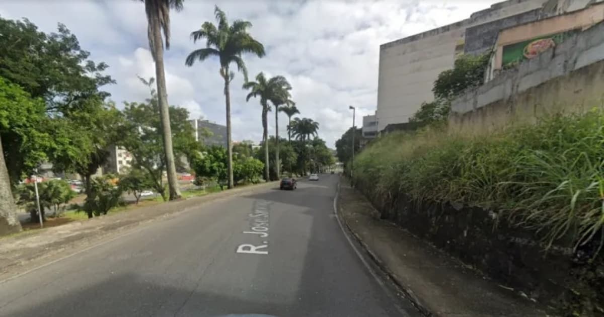 Rua José Saramago no bairro de Nazaré está bloqueada para passagem de veículos neste domingo 