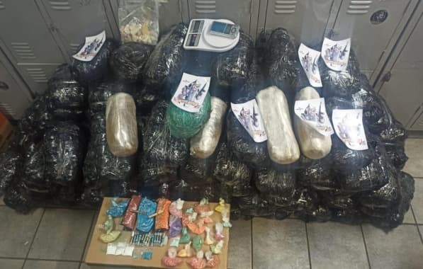 Polícia Militar apreende 120 kg de maconha e 1.500 comprimidos de ecstasy em imóvel que seria de facção criminosa