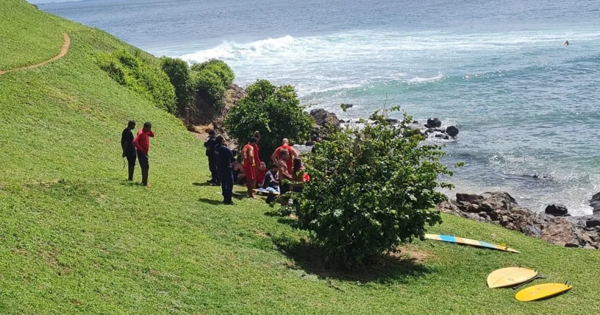 Após ser resgatada pelos bombeiros, morre turista que se afogou na Praia do Farol da Barra