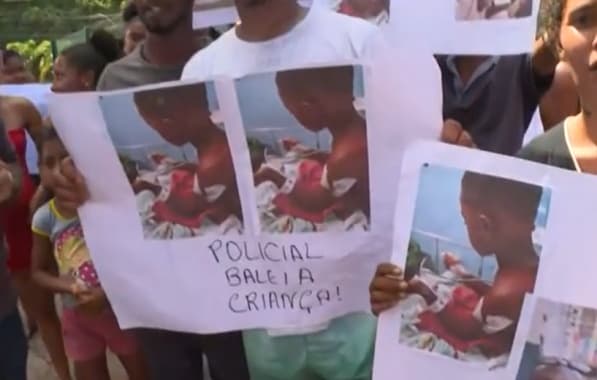 Grupo realiza protesto na Avenida ACM após criança ser baleada no bairro de Saramandaia, em Salvador