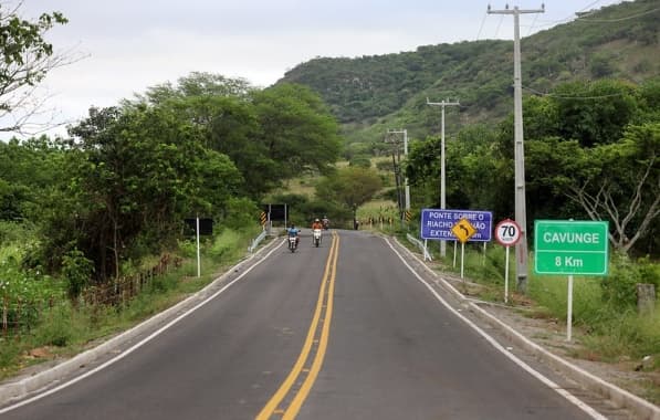 Governo do Estado entrega restauração de trecho da BA-120 no município de Ipecaetá