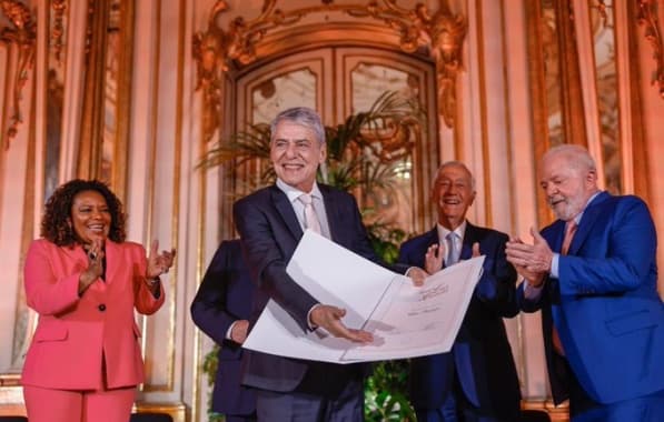 Conquistado em 2019, Chico Buarque recebe Prêmio Camões e cutuca Bolsonaro: "Teve a rara fineza de não sujar"
