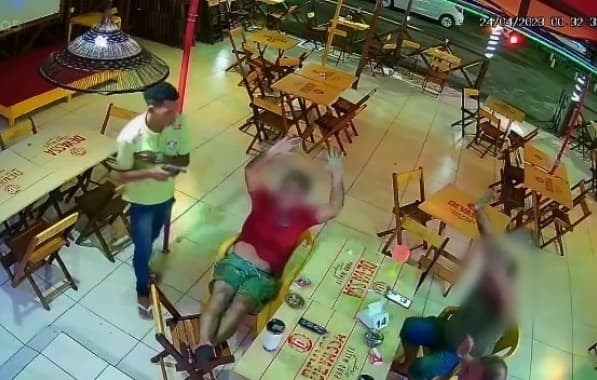 VÍDEO: Assaltantes armados roubam restaurante na Praia do Flamengo