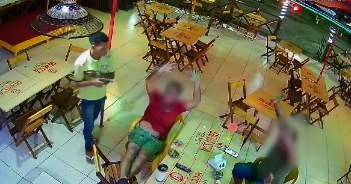 VÍDEO: Assaltantes armados roubam restaurante na Praia do Flamengo