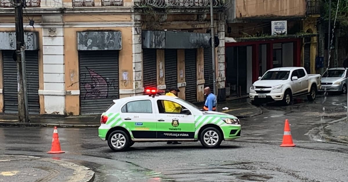 Após fortes chuvas, Prefeitura interdita Ladeira da Montanha por risco de deslizamentos