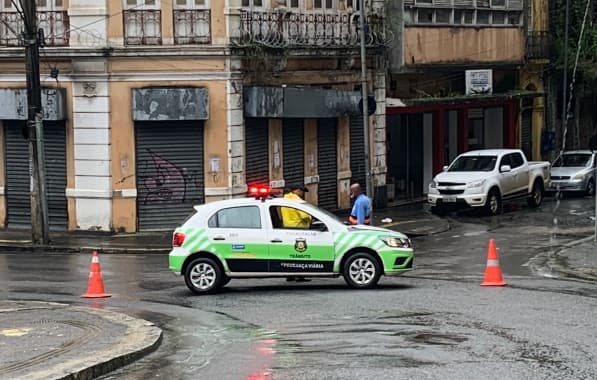 Tráfego de veículos segue interditado na Ladeira da Montanha, em Salvador, nesta quinta-feira