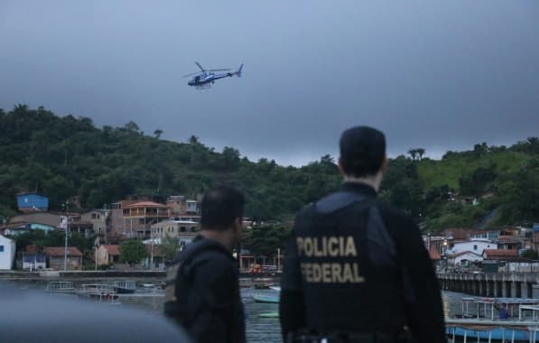 Aeronaves, embarcações e equipes táticas realizam varreduras em Ilha de Maré em busca de assaltantes de banco