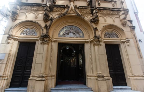 Bandidos arrombam e roubam igreja no centro histórico de Salvador