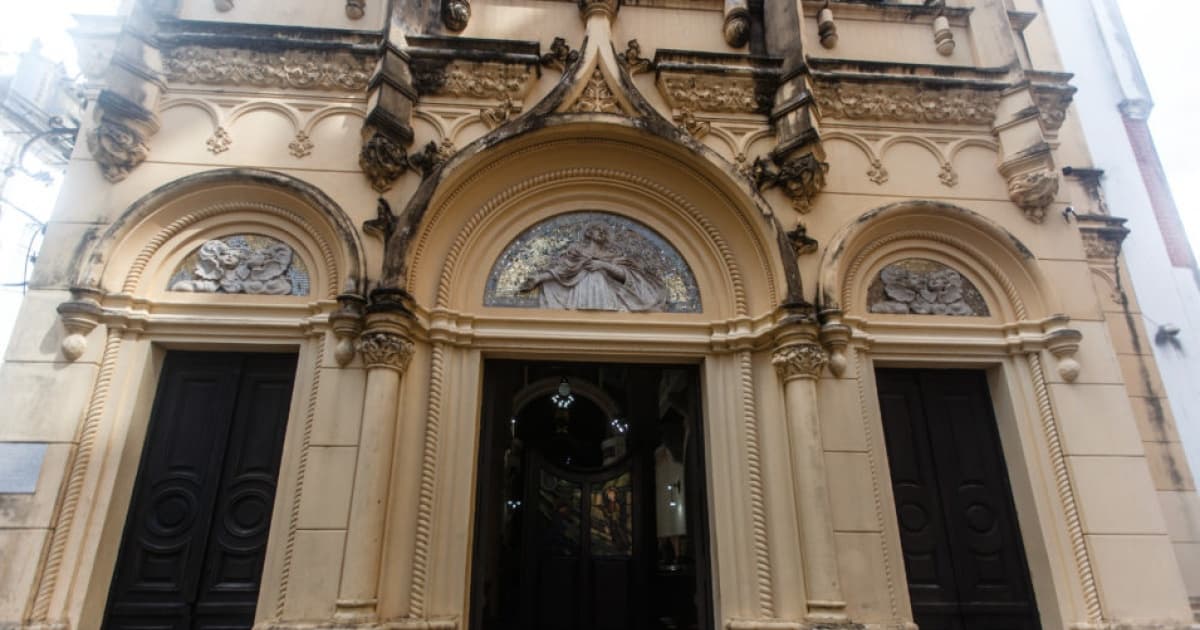 Bandidos arrombam e roubam igreja no centro histórico de Salvador