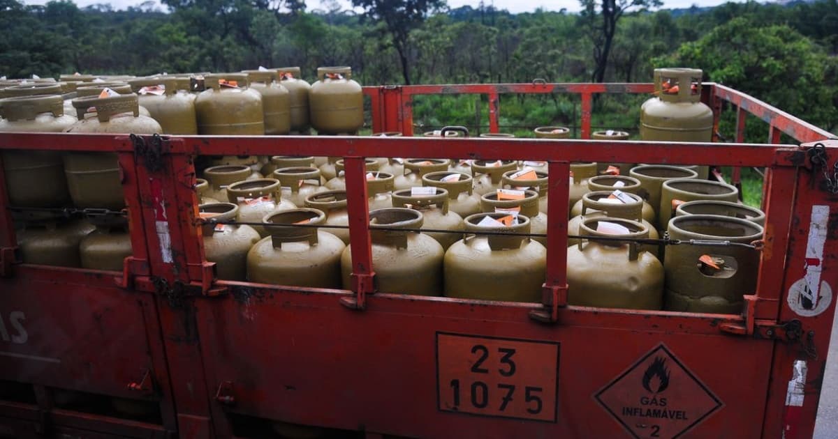 Petrobras reduz preços do gás de cozinha, diesel e gasolina para as distribuidoras a partir desta quarta