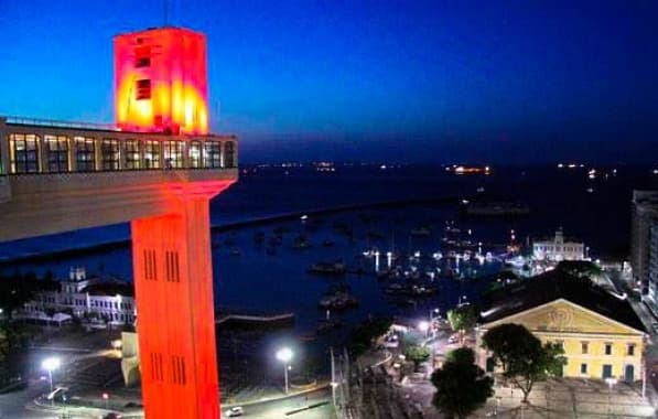 Monumentos de Salvador recebem iluminação laranja em alusão ao Dia de Combate ao Abuso Sexual Infantojuvenil