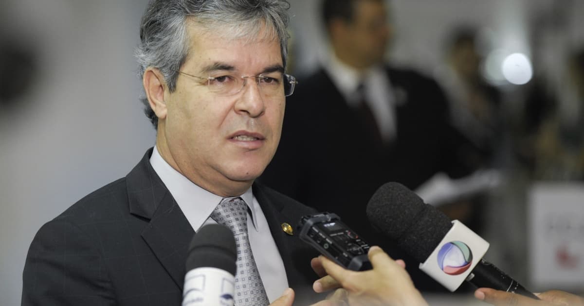 Justiça suspende nomeação de Jorge Viana na Apex após ação movida por Flávio Bolsonaro