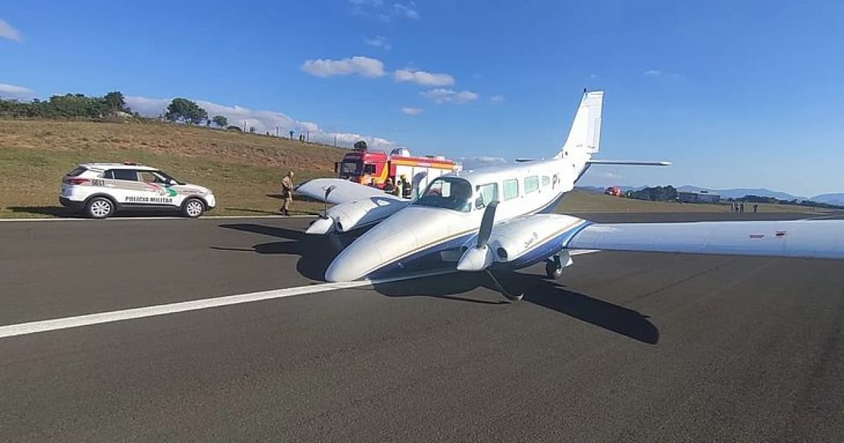 VÍDEO: Avião arrasta bico no chão em pouso de emergência por problemas mecânicos