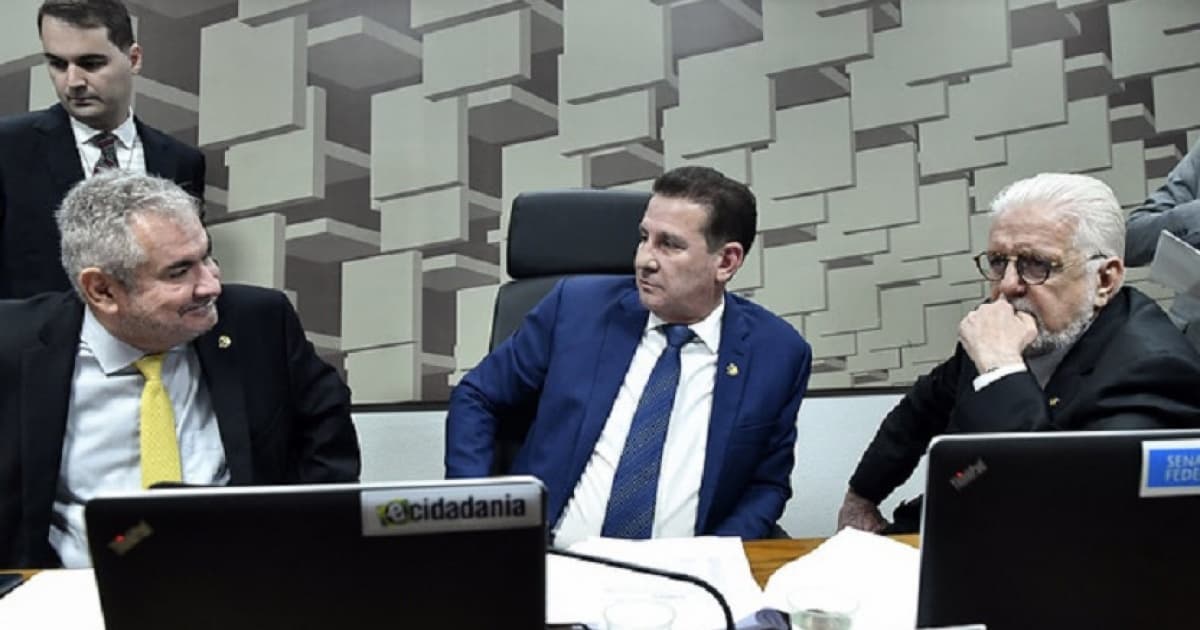 Jaques Wagner e Angelo Coronel na reunião da CAE