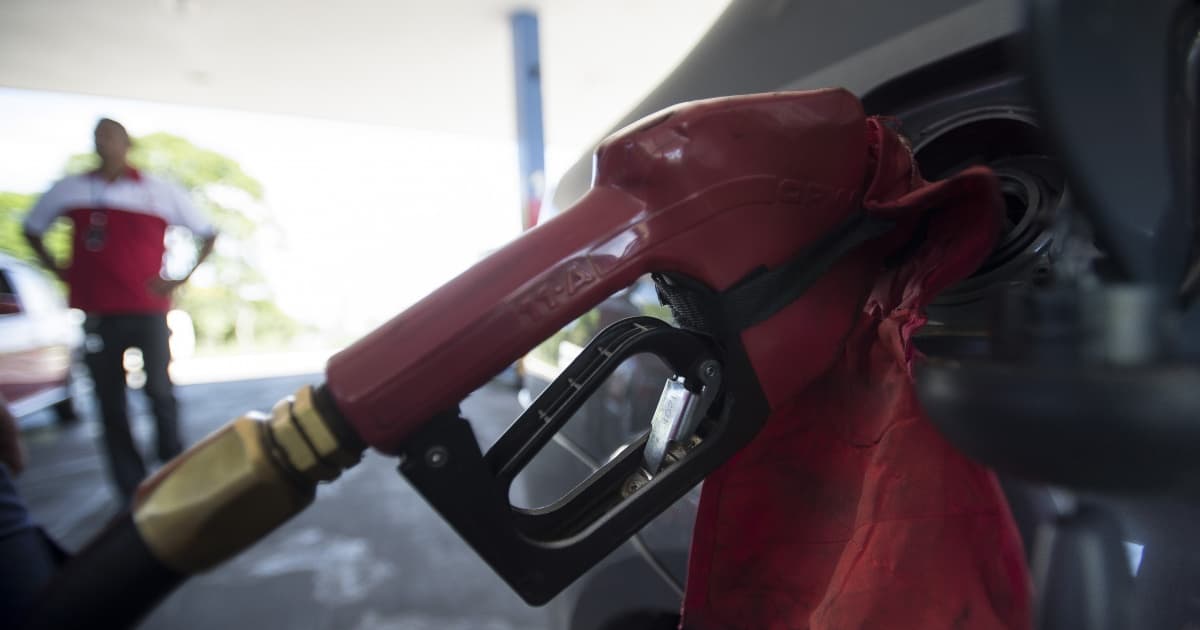 Petrobras anuncia redução no preço da gasolina para as distribuidoras a partir desta sexta