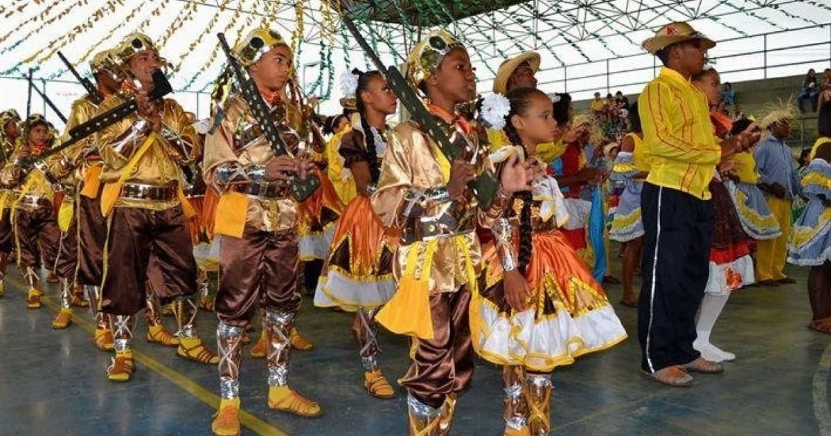 Deputado baiano cobra fim da "obrigação" por festas juninas em escolas: "Celebração religiosa"