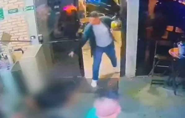 VÍDEO: Cliente dispara várias vezes e mata segurança após confusão em bar
