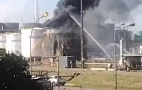 VÍDEO: Incêndio atinge tanque em polo petroquímico da Braskem 