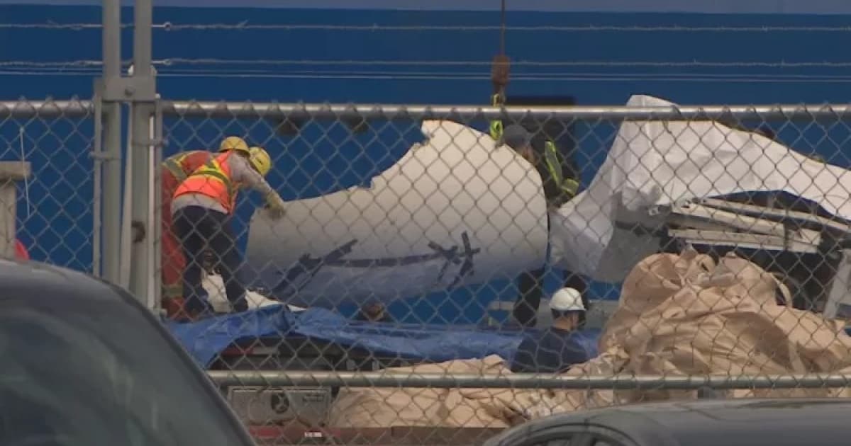 Destroços do submarino Titan são retirados do mar após implosão