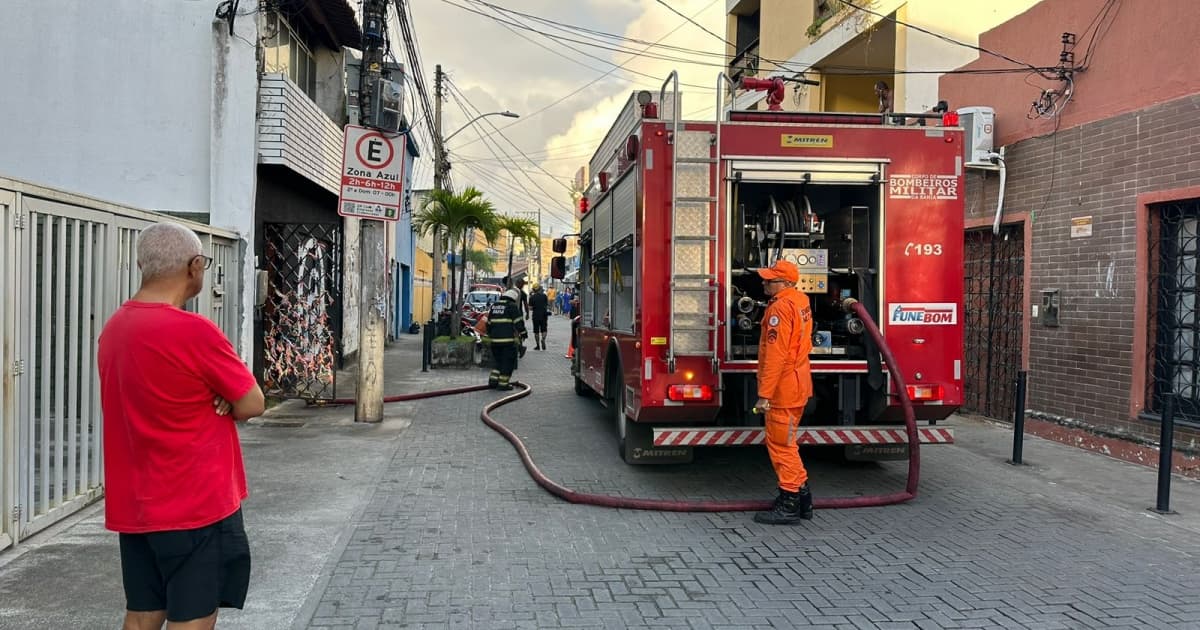 VÍDEO: Incêndio atinge imóvel no bairro do Rio Vermelho nesta sexta-feira  
