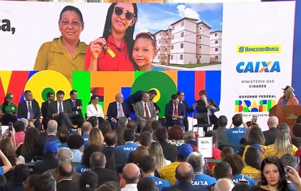 Fritada pelo Centrão, presidente da Caixa recebe desagravo e gritos de “fica” em cerimônia no Palácio do Planalto