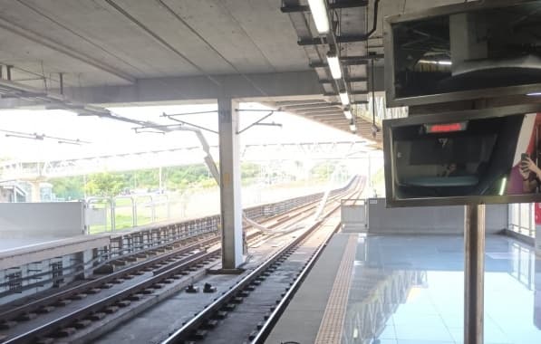 VÍDEO: Viagens do metrô de Salvador na linha dois são suspensas após queda de fios no trilho 