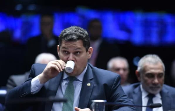 Governo Lula cita Alcolumbre como "exemplo" para partidos do Centrão, diz colunista