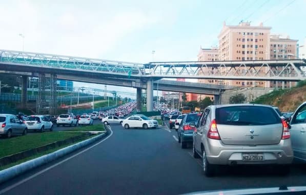 Trânsito na capital baiana terá mudanças devido à maratona e parada da diversidade