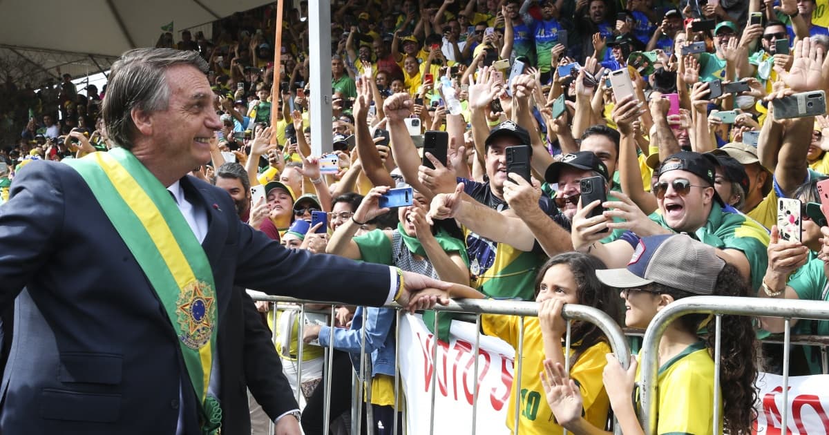 TSE manda Bolsonaro comprovar gastos com festa de bicentenário e aplica multa de R$ 55 mil