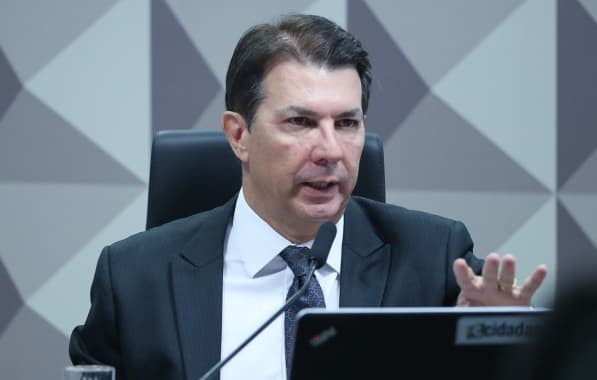 Maia diz não ver relação entre caso das pedras preciosas de Bolsonaro e o 8 de janeiro