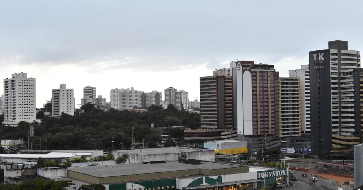 Tempo deve ser de céu parcialmente nublado no final de semana em Salvador, diz previsão da Codesal