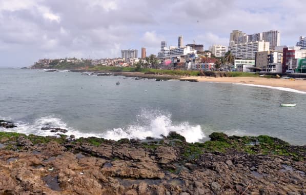 Homem é esfaqueado após reagir a assalto no Rio Vermelho